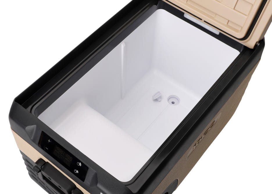 Wnętrze lodówki Yolco KX30 – dwie komory Dual Zone z koszami