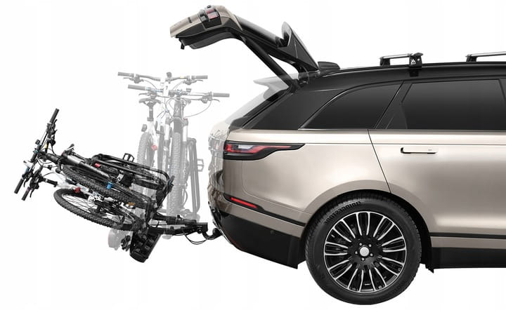 Funkcja uchylania bagażnika Aguri Active Bike PRO 2 z rowerami odchylonymi od auta