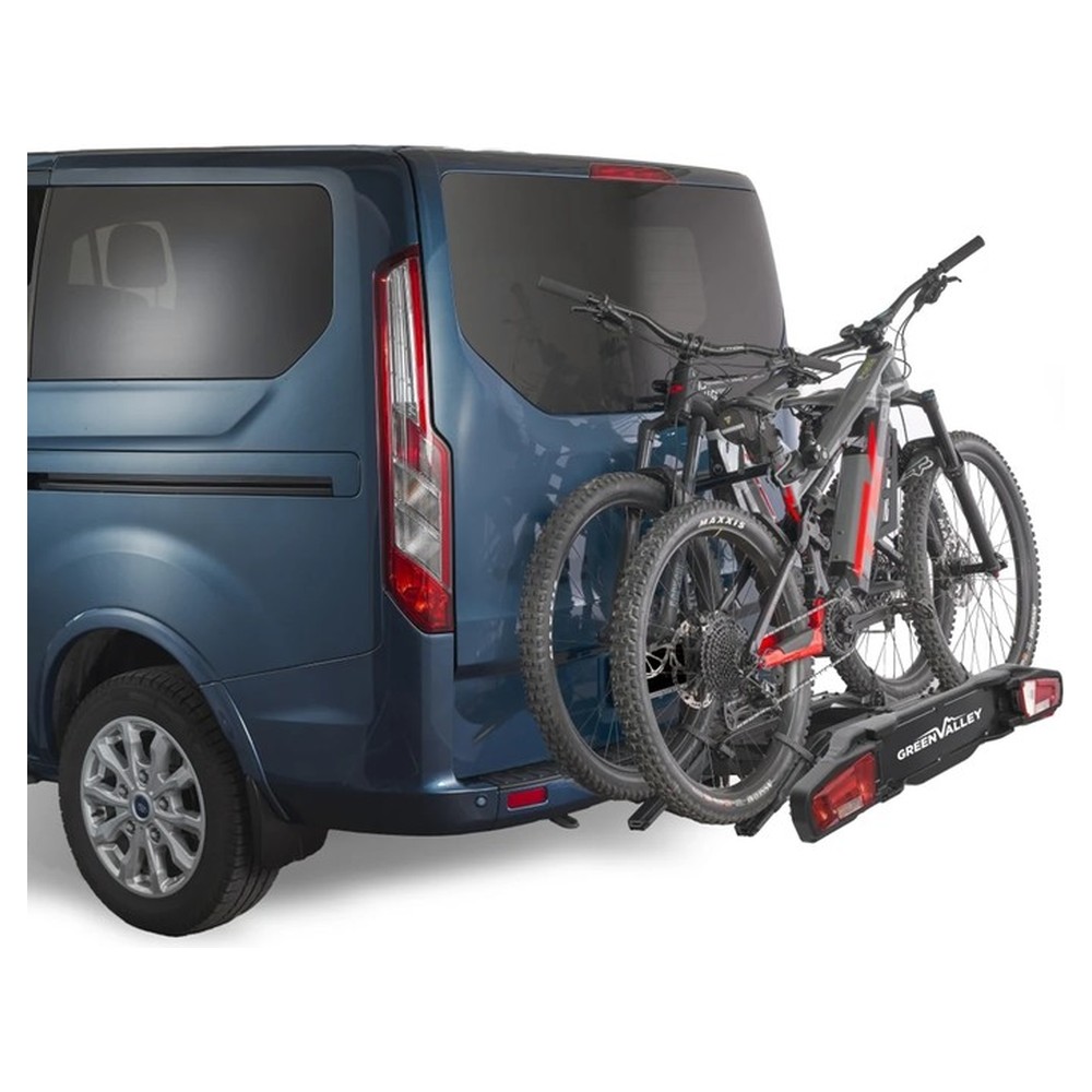 Green Valley E-Explorer z dwoma rowerami elektrycznymi zamontowany na haku samochodu