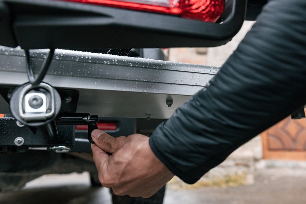 Automatyczny mechanizm mocowania na kuli haka nośnika Towcar Balance